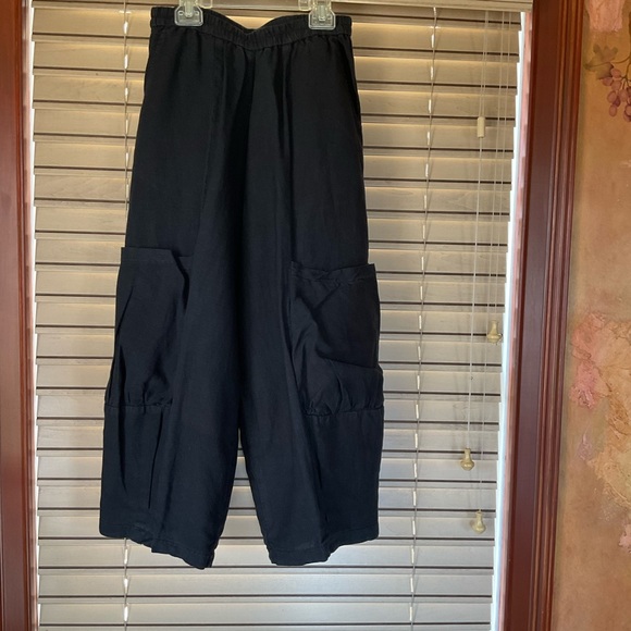 Linen cropped pants, with large pockets - Picture 1 of 6